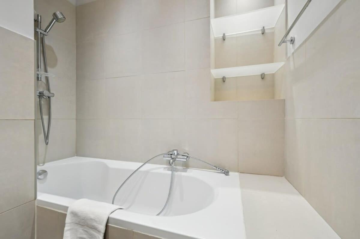 1Br Champs-Elysees - Cityapartmentstay Paris Exteriör bild