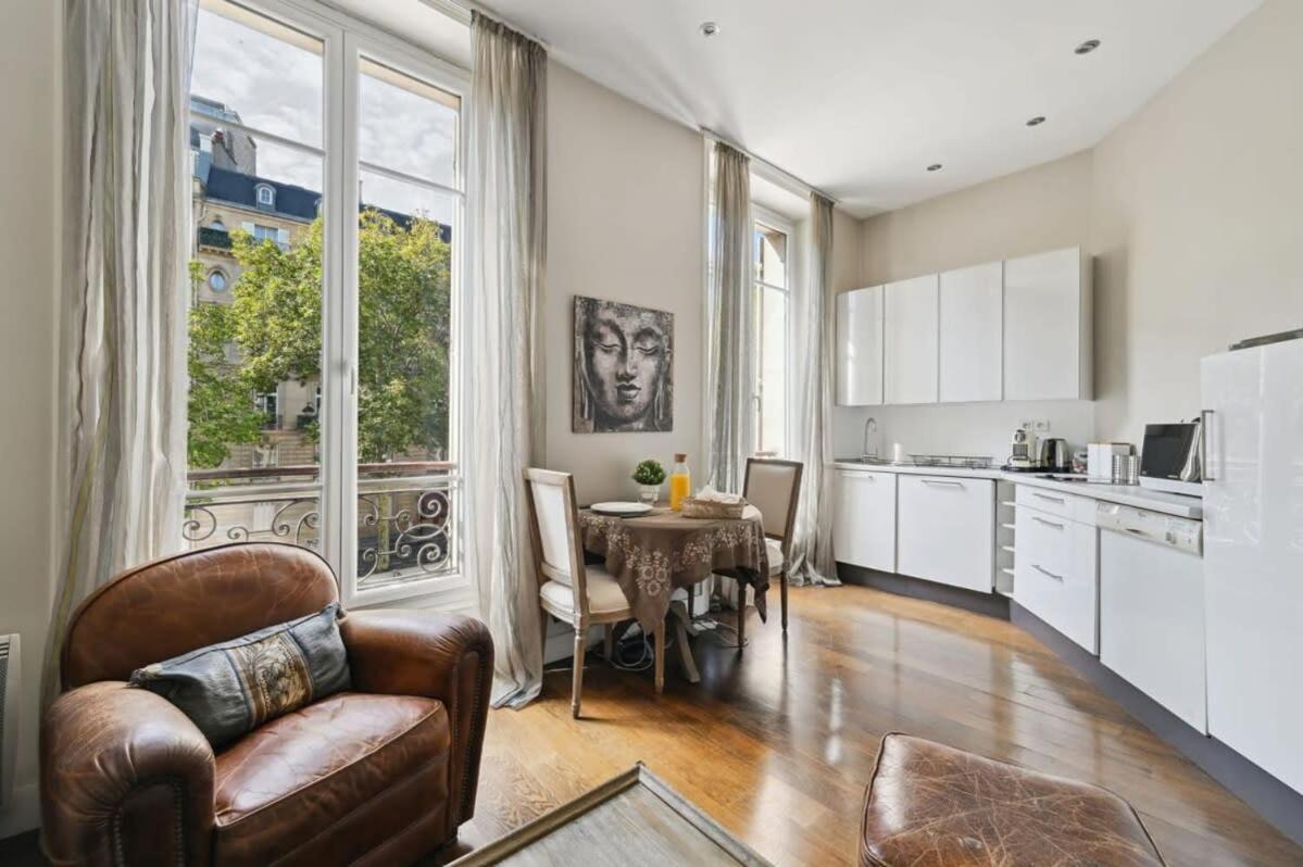1Br Champs-Elysees - Cityapartmentstay Paris Exteriör bild